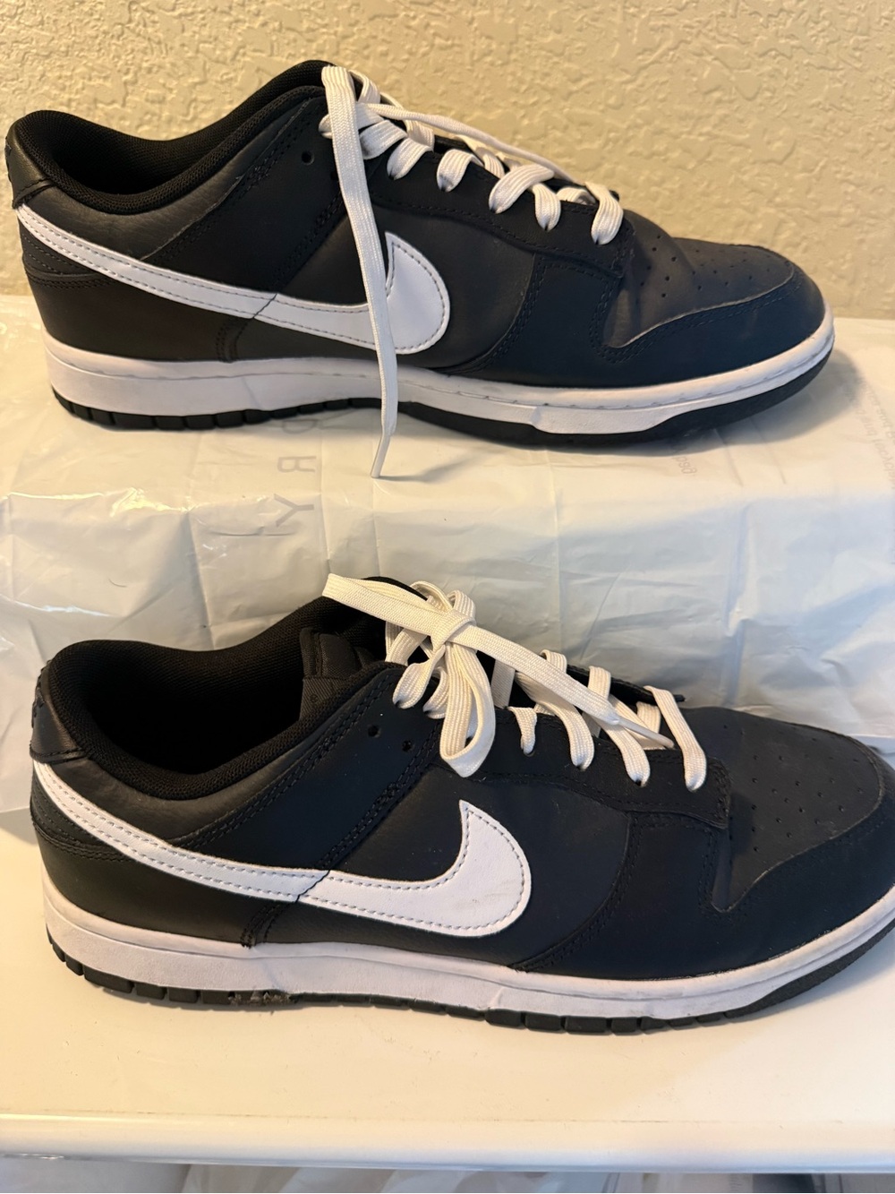Nike Men’s Low-Top Sneakers - Black & White